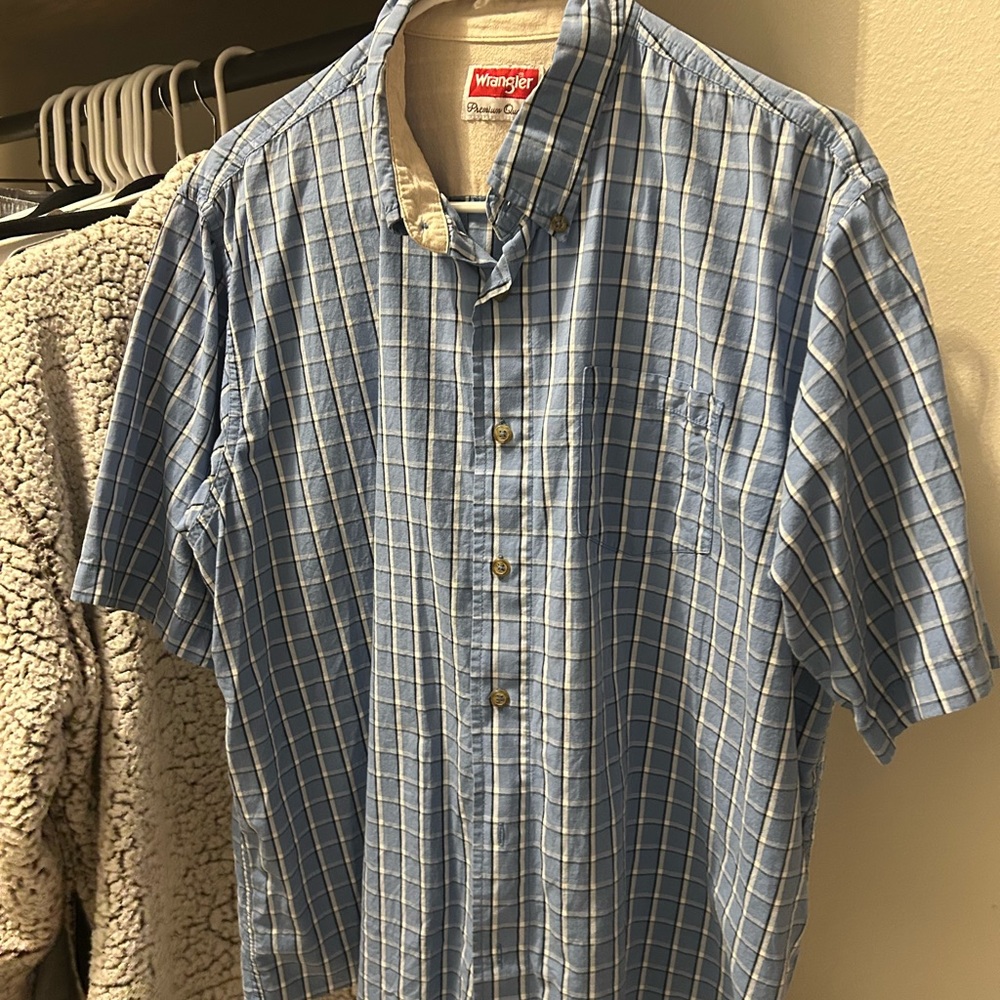 Wrangler Light Blue Plaid Short-Sleeve Button-Down Shirt